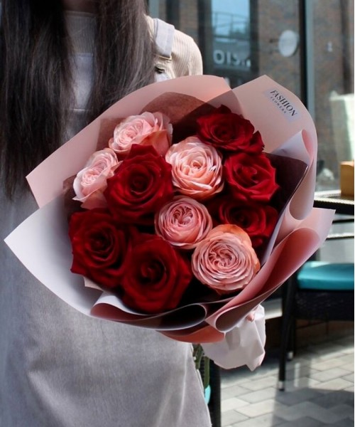 11 эквадорских роз в Иркутске - Купить красивый букет с пионовидной розой  Кахала с доставкой | Фото, цены и отзывы