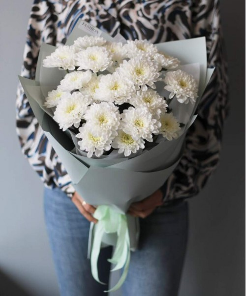 Букет из 3 белых кустовых хризантем в Иркутске - Купить белоснежный букет с  доставкой | Фото, цены и отзывы