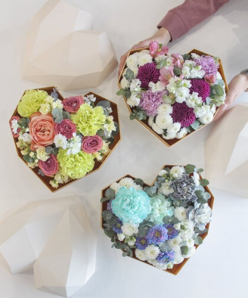 Цветочное сердце-грани в Иркутске - Купить коробку с цветами с доставкой |  Фото, цены и отзывы