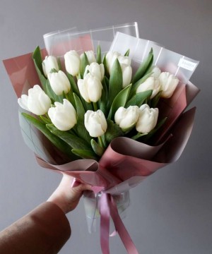 "Рутс" букет из 17 белых тюльпанов №2966