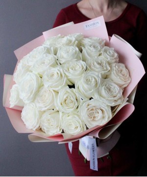 25 белоснежных пионовидных роз №3107