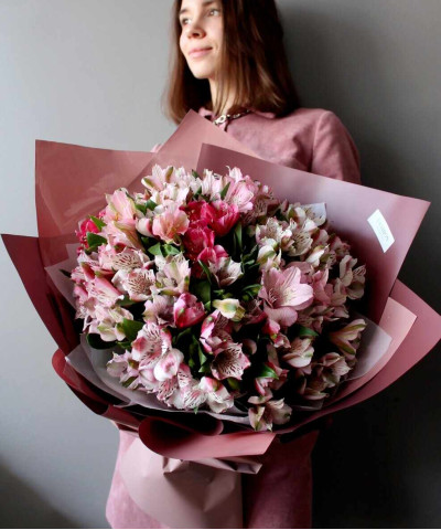 23 альстромерии в букете "Элеганс" №3445