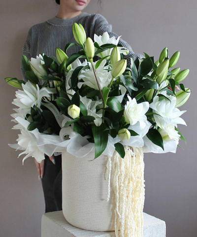 "Roselily" Королевские белые пионовидные Лилии в корзине №7365