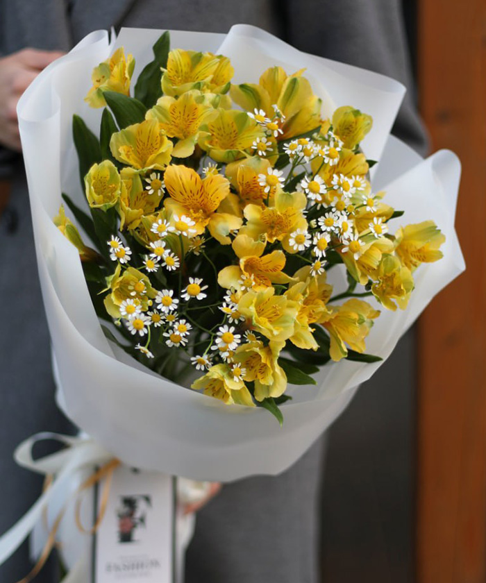 7 желтых альстромерий в букете 