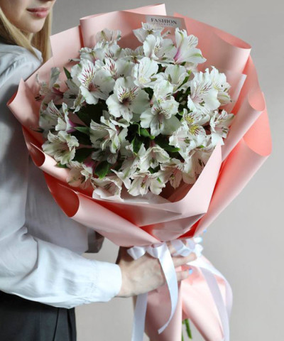 9 белых альстромерий Гималайя №3689