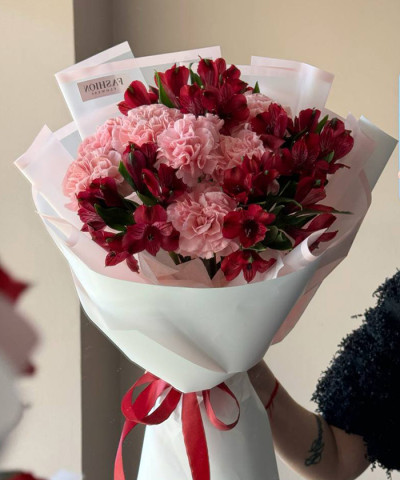 "Марокко" букет с красными альстромериями и диантусами №8765 "Марокко" букет с красными альстромериями и диантусами №8765