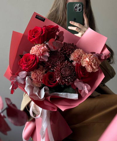 «Вишнёвый вечер» Авторский букет с розами №4543 «Вишнёвый вечер» Авторский букет с розами №4543