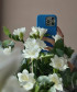 15 белых фрезий и эвкалипт под ленту №4642
