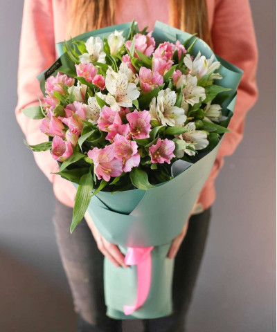 9 розовых и белых альстромерий №2089