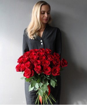 25 алых роз №3169 фото 1  от интернет-магазина FASHION FLOWERS