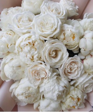 Белые пионы и пионовидные розы №6317 фото 1  от интернет-магазина FASHION FLOWERS