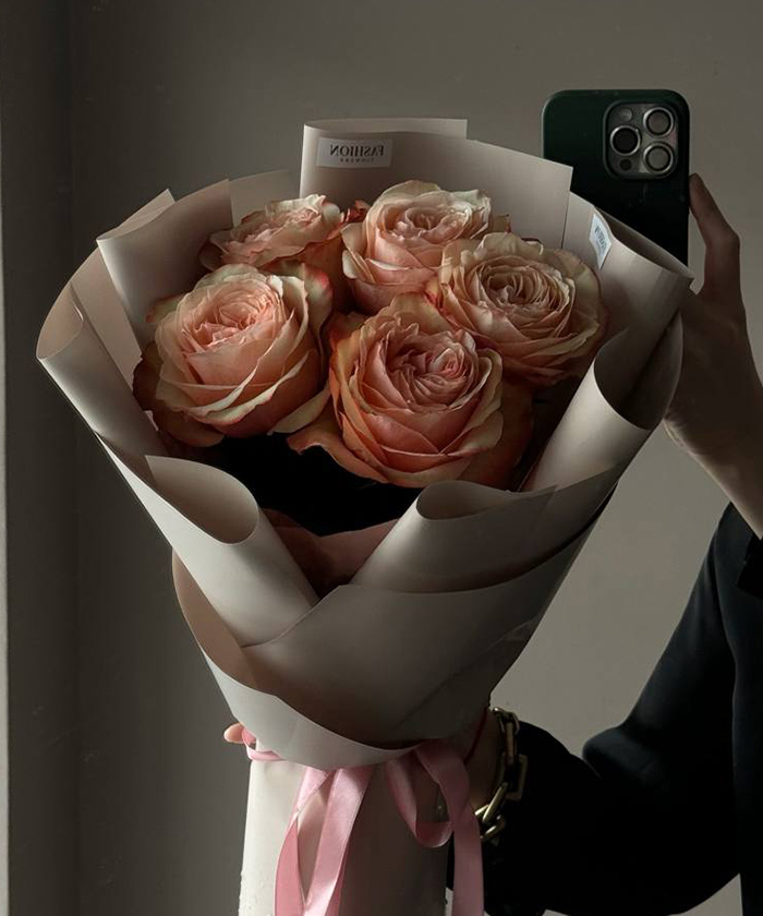 5 персиковых роз Кахала №2423