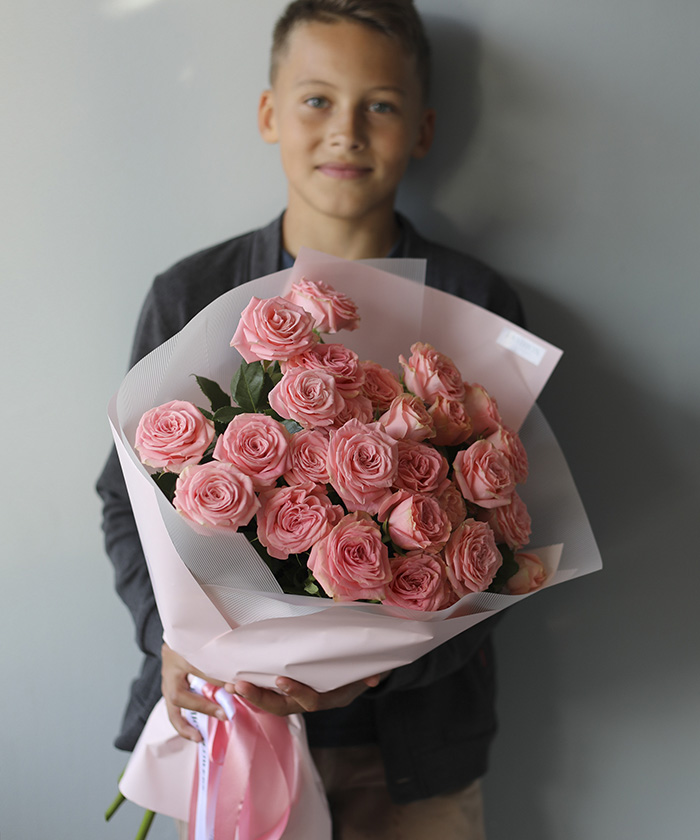 5 кустовых розовых роз Бол Музетт в букете 