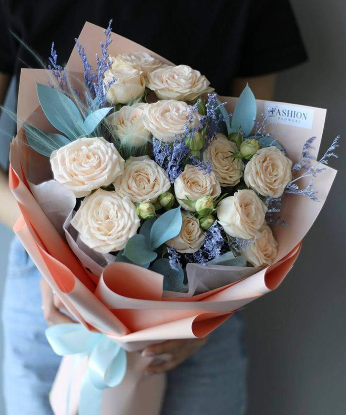 Кремовые розы Софи в букете 