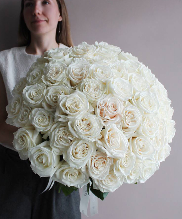 55 белых пионовидных роз Плая Бланка №6625