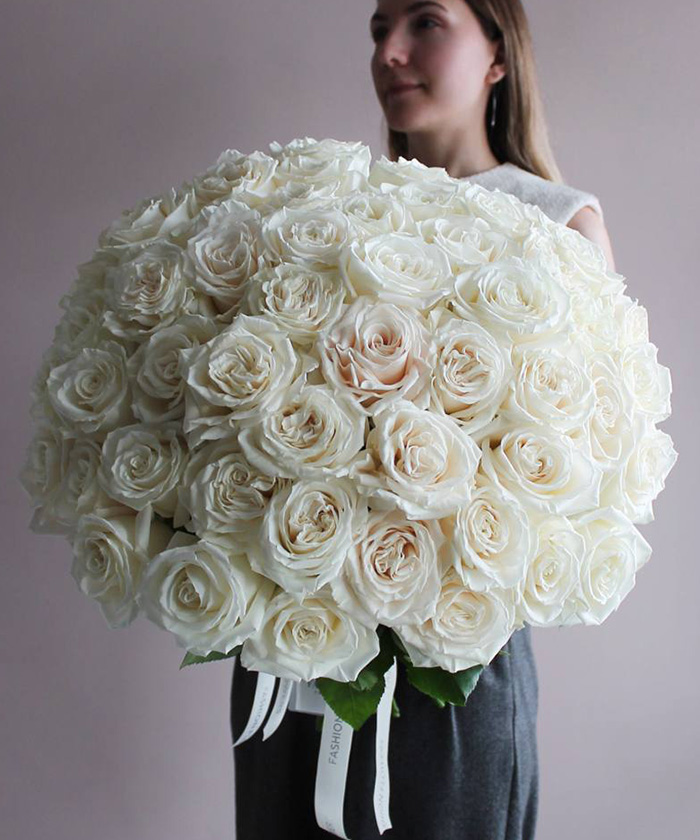 55 белых пионовидных роз Плая Бланка №6625