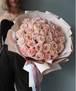 35 розовых роз Салма №2140