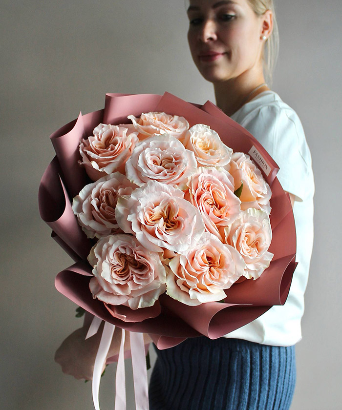 11 лососевых роз Шиммер №4467