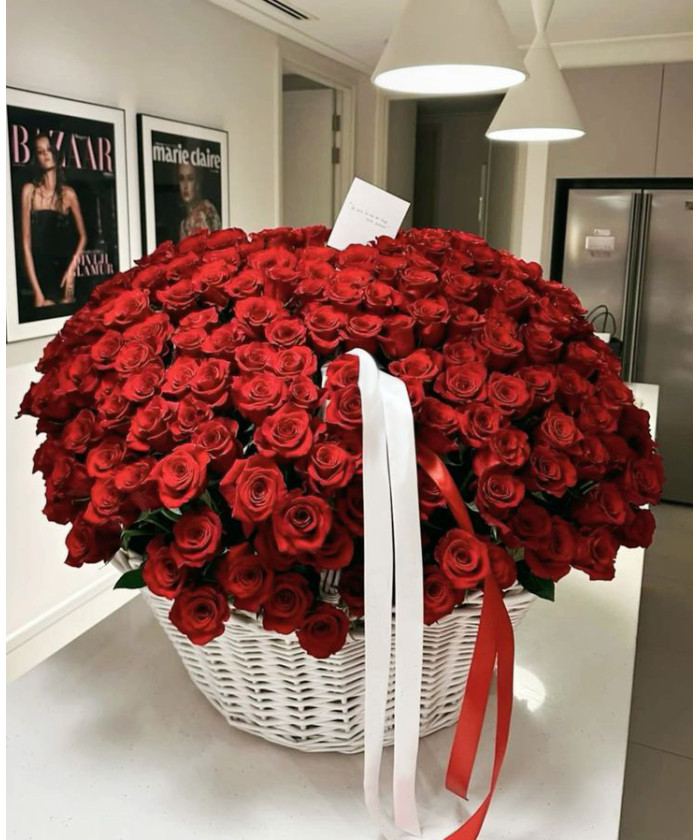 301 красная роза Экстра в корзине 