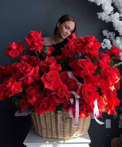 101 Французская роза в корзине "Это точно любовь!" №6557