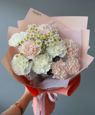 9 диантусов и ромашки в букете "Рейчел" №5420