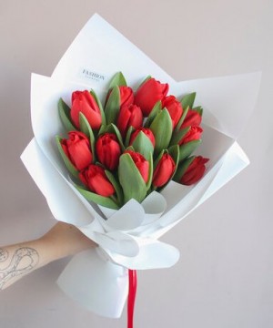 "Черри" 15 красных тюльпанов №3977 фото 1  от интернет-магазина FASHION FLOWERS