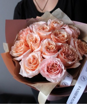 13 персиковых роз №2926 фото 1  от интернет-магазина FASHION FLOWERS