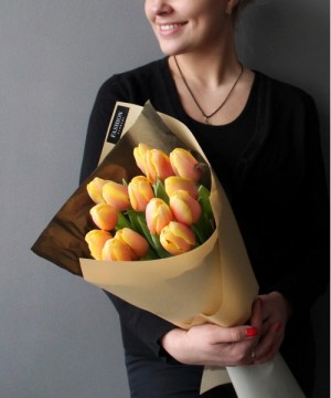 15 персиковых тюльпанов Марит Пич №2927