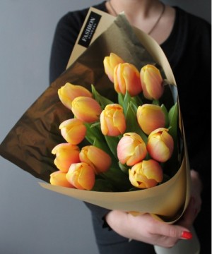 15 персиковых тюльпанов Марит Пич №2927 фото 1  от интернет-магазина FASHION FLOWERS