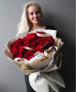 35 красных роз Эксплорер №2918 фото 1  от интернет-магазина FASHION FLOWERS