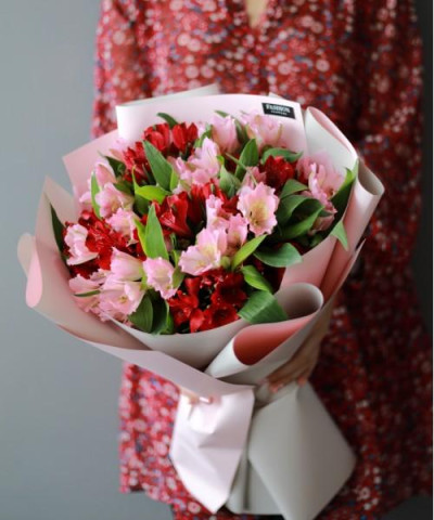 13 розовых и красных альстромерий №3157