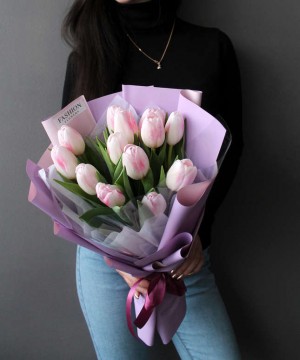 "Династия" букет из 13 розовых тюльпанов №3137