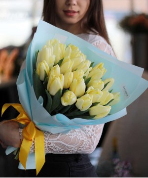 "Малайзия" 25 лимонных тюльпанов №4681