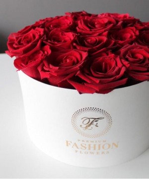 Алые розы в коробке №3021 фото 1  от интернет-магазина FASHION FLOWERS