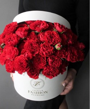 Пионовидные кустовые розы в коробке №3049 фото 2  от интернет-магазина FASHION FLOWERS