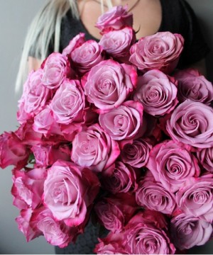 Роза "Муди Блюз" поштучно №2907 фото 1  от интернет-магазина FASHION FLOWERS