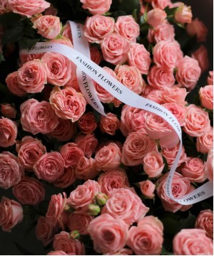 "Бол Музетт" кустовая розовая роза, поштучно №8740 фото 1  от интернет-магазина FASHION FLOWERS