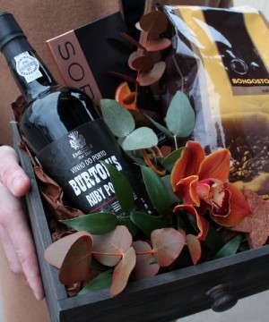 Подарочный набор с вином и кофе №3250 фото 1  от интернет-магазина FASHION FLOWERS