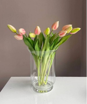 Искуственный тюльпан 1 шт. фото 1  от интернет-магазина FASHION FLOWERS