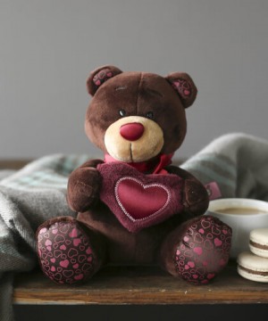 Медведь Choco с сердцем 20 см мягкая игрушка