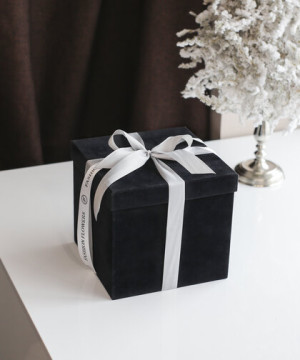Коробка подарочная бархат 20*20*20см., чёрная